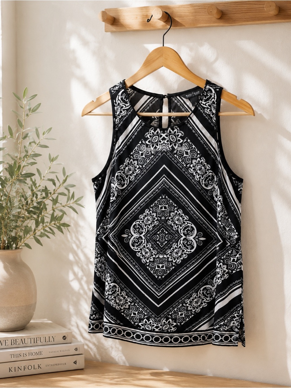 WHBM Black & White Printed Sleeveless Top Small Chic Boutique Tank EUC